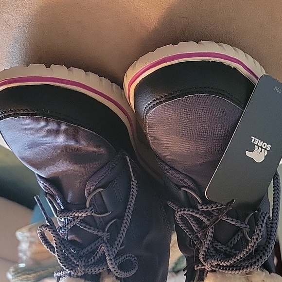 Brand new Sorel boots - Picture 2 of 5